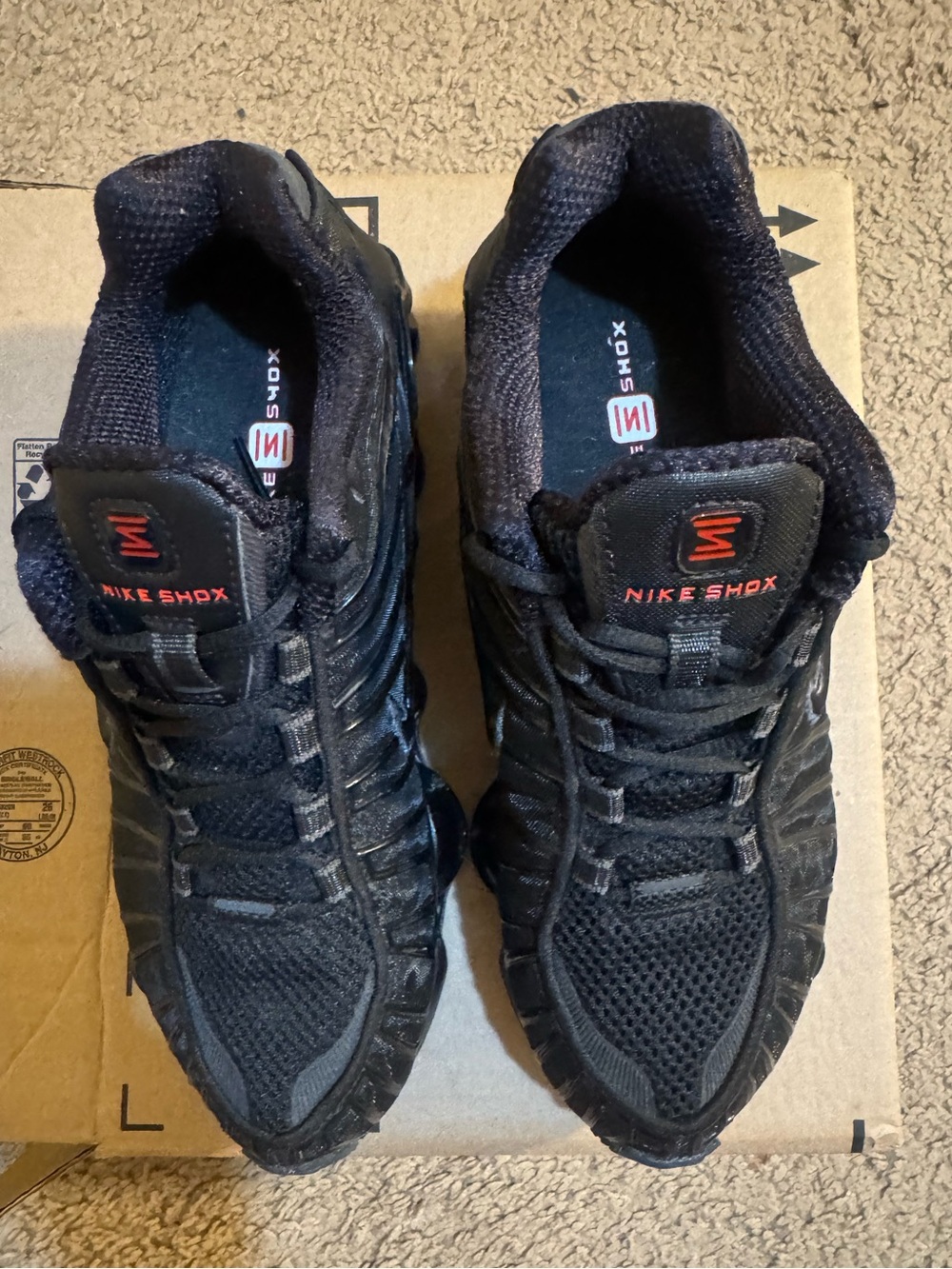 Nike Shox Boys Black Sneakers with Red Logo Accents Boy’s 6.5